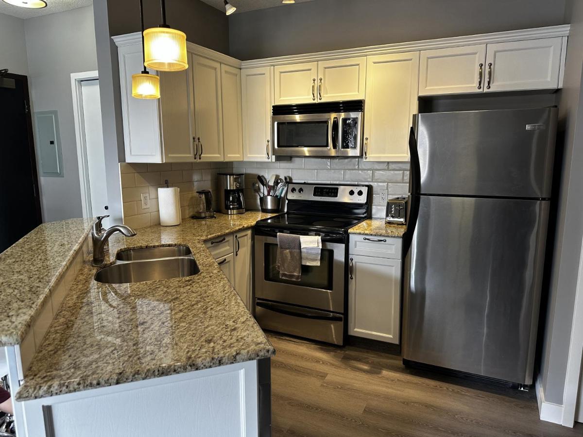 Luxury Two Queen Beds Condo - Grande Rockies Resort Indoor Parking Pool Hot Tub Gym Canmore Bagian luar foto