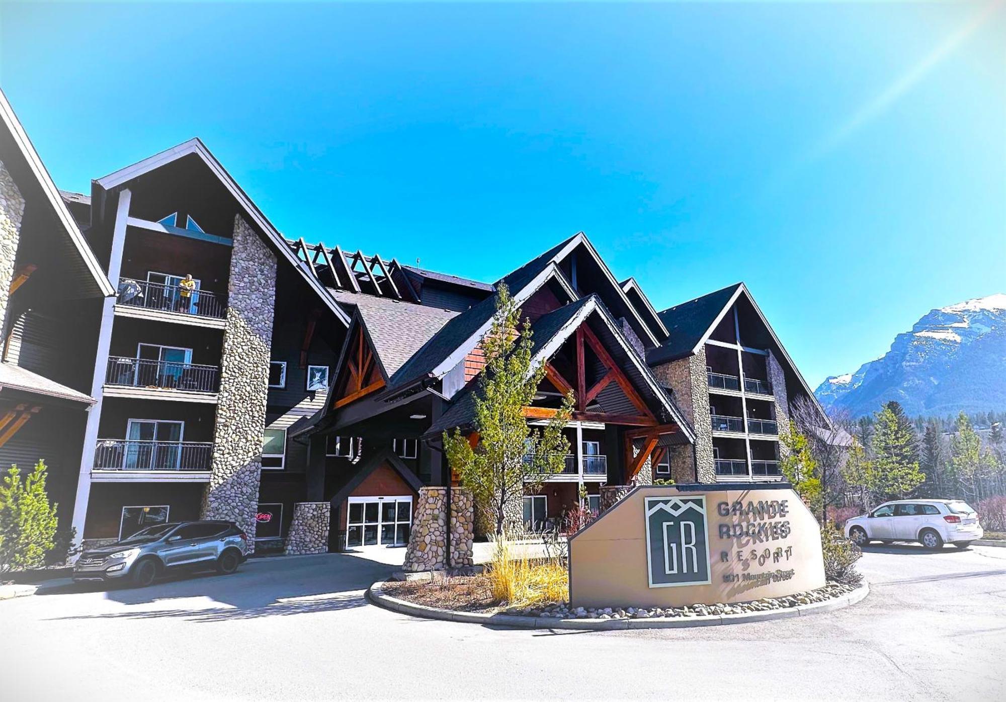 Luxury Two Queen Beds Condo - Grande Rockies Resort Indoor Parking Pool Hot Tub Gym Canmore Bagian luar foto